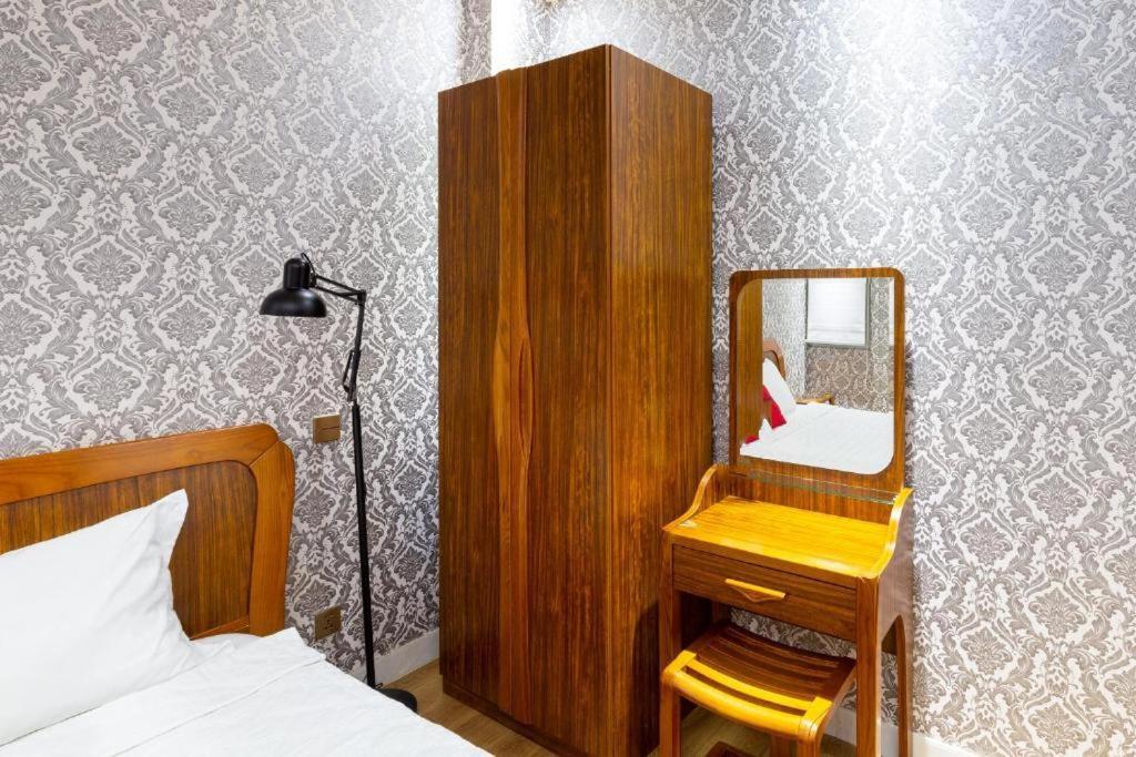 Spring Airport Hotel Ho Chi Minh City Exterior photo
